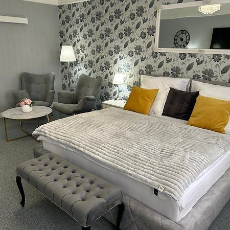 Efipa Glamour Apartments بلزن المظهر الخارجي الصورة
