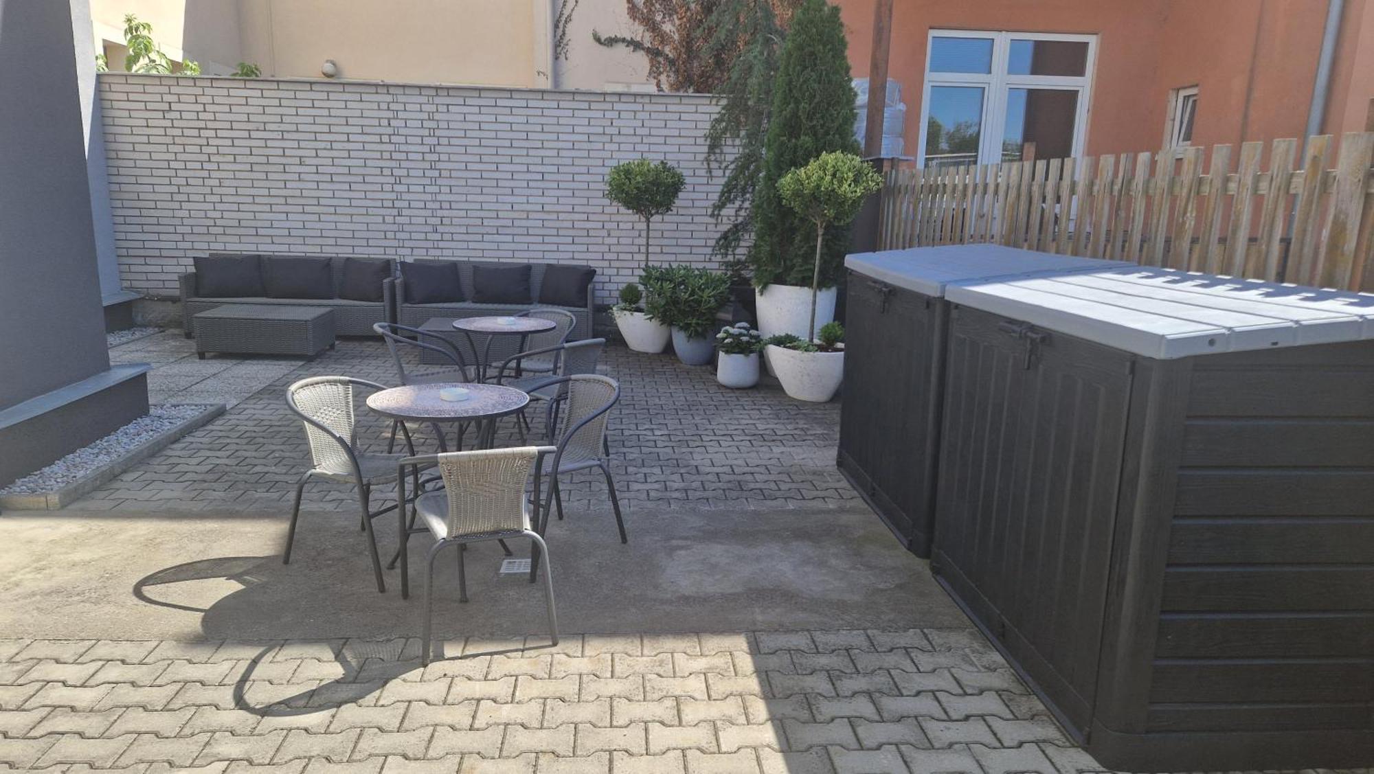 Efipa Glamour Apartments بلزن المظهر الخارجي الصورة